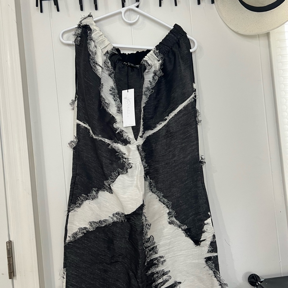 Chic Black and White Strapless Dress